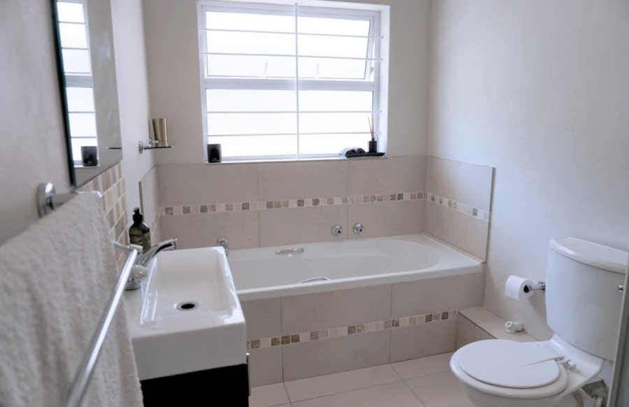 To Let 2 Bedroom Property for Rent in Camps Bay Western Cape